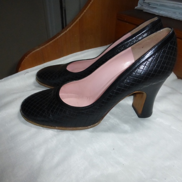 CHANEL BLACK LEATHER PUMPS 37.5-7 QUILTED Heels mules sandals slides slip on in - Picture 2 of 7